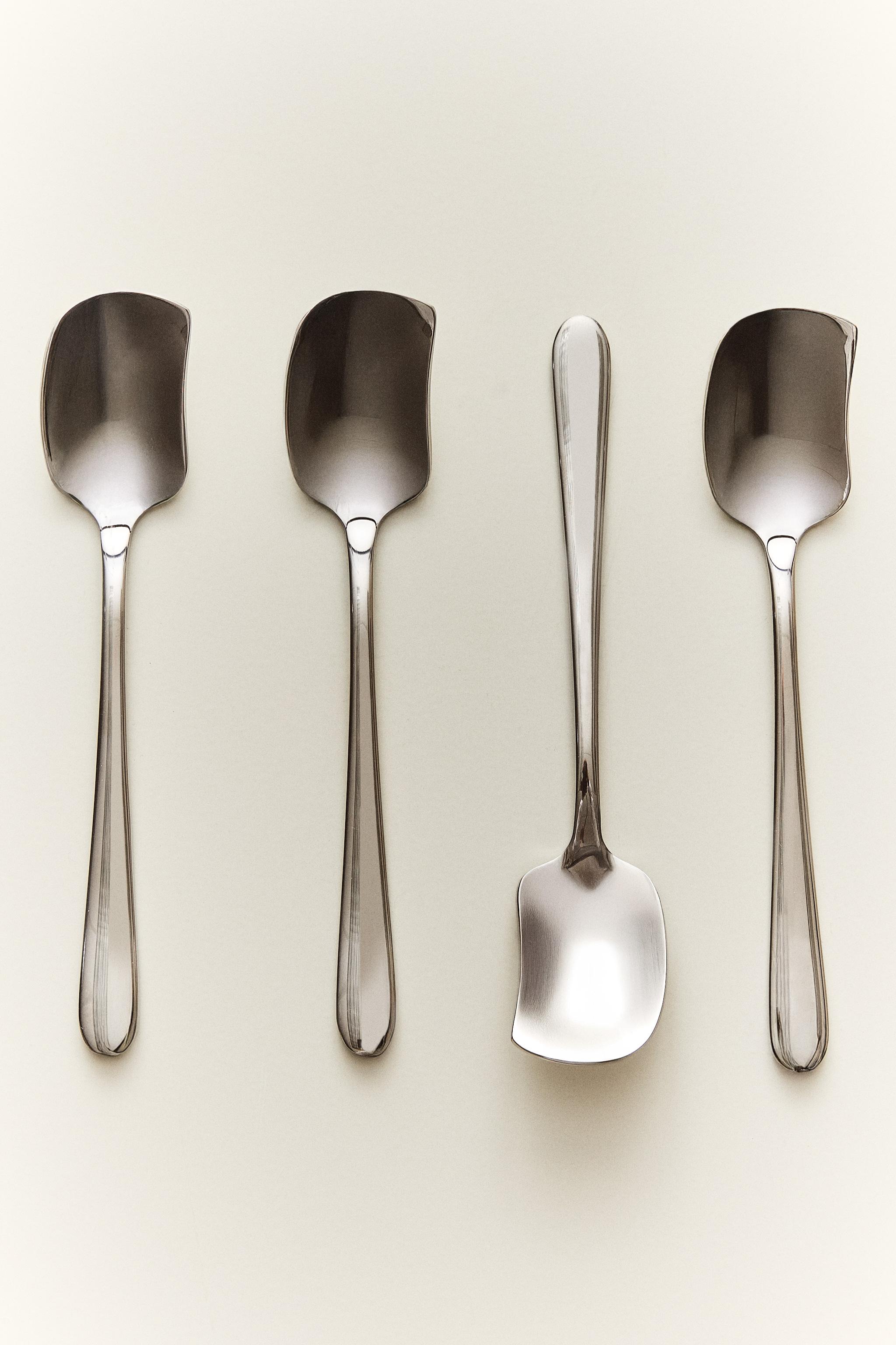 LOT DE 4 PETITES CUILLÈRES À GLACE EN ACIER